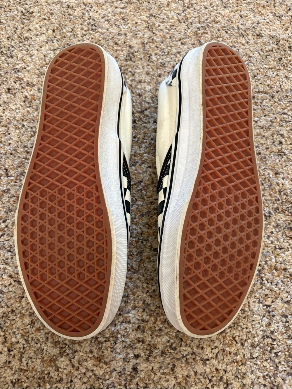Men’s size 9 Vans Checkerboard Slip-On Sneakers - Black & White - Picture 6 of 8
